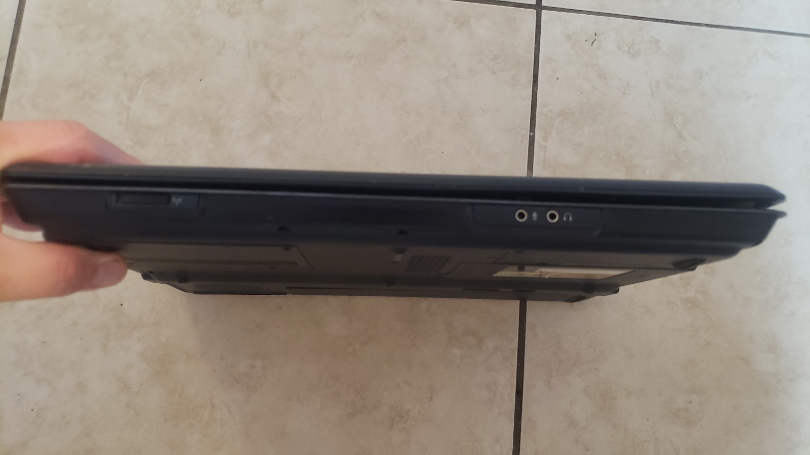 BROKEN Compaq Presario F700 Laptop AMD Athlon Dual Core Memory Parts Repair Only