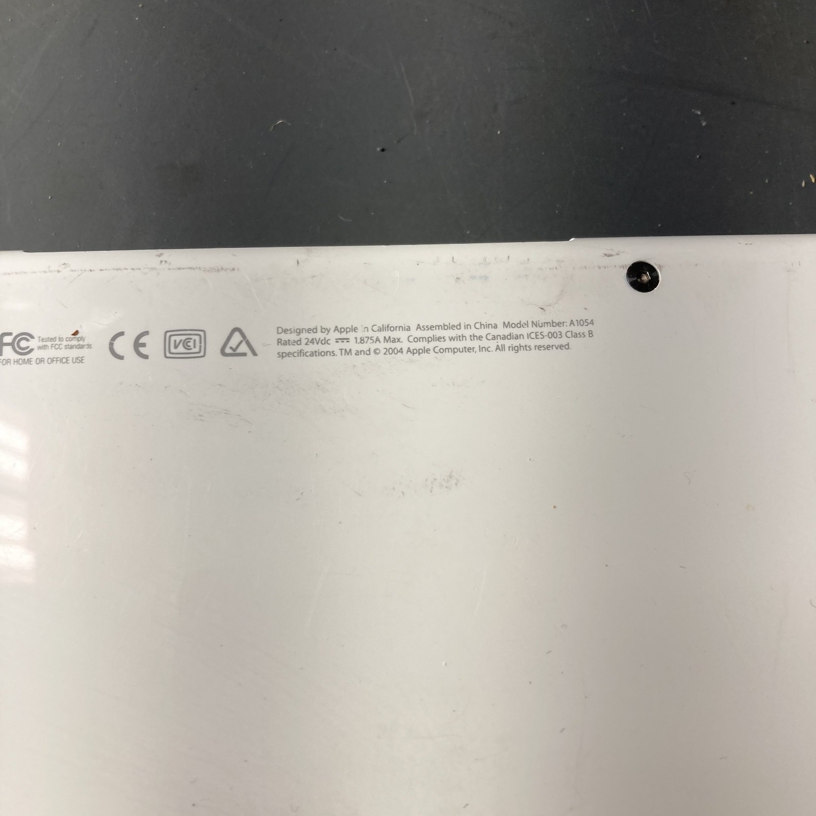 Apple iBook A1054 G4 PowerPC@1.20GHz 1.25GB Ram 30GB HDD OS 109 Battery Cycles