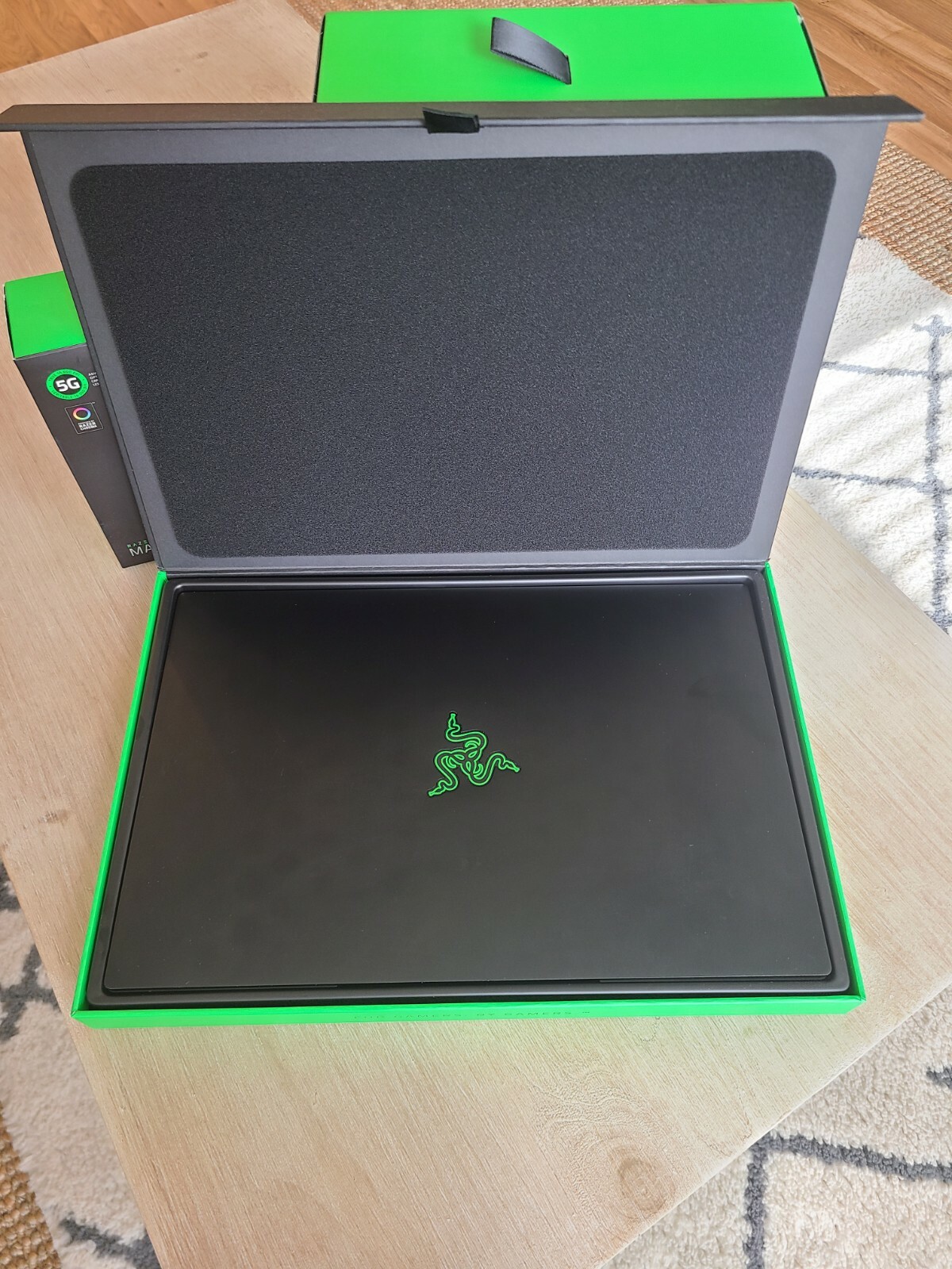 2018 Razer Blade 15 Advanced 144hz 1070 Max-Q 16gb RAM 512 SSD (Bundle)