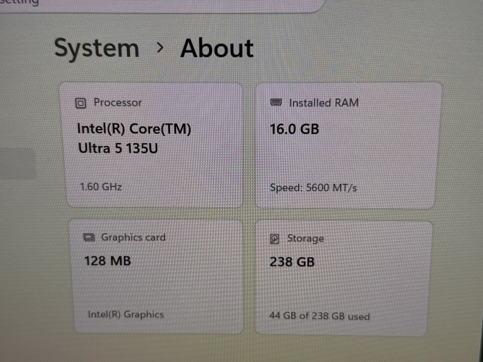 Dell Latitude 5450 14” Ultra 5 135U 16GB RAM 256GB SSD Win 11 Pro.