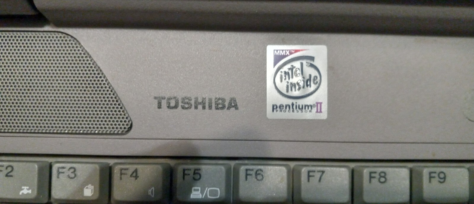 Toshiba Satellite Pro 490CDT Pentium II 4GB windows98+ Battery & Power Adapter