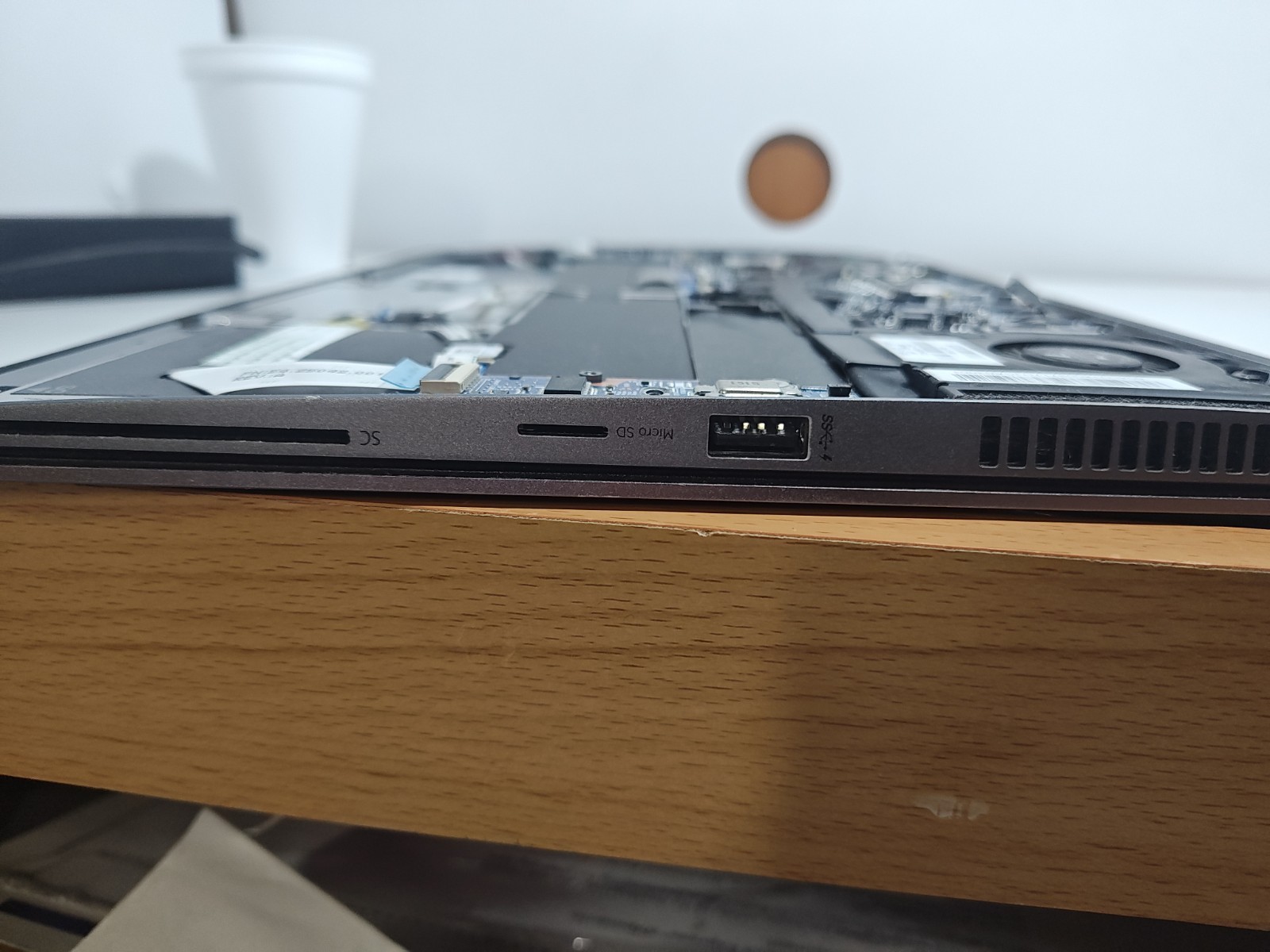 HP Elitebook Folio 1040 G1 Intel i5-4300U 4GB RAM NO SSD/BATTERY/BOTTOM COVER