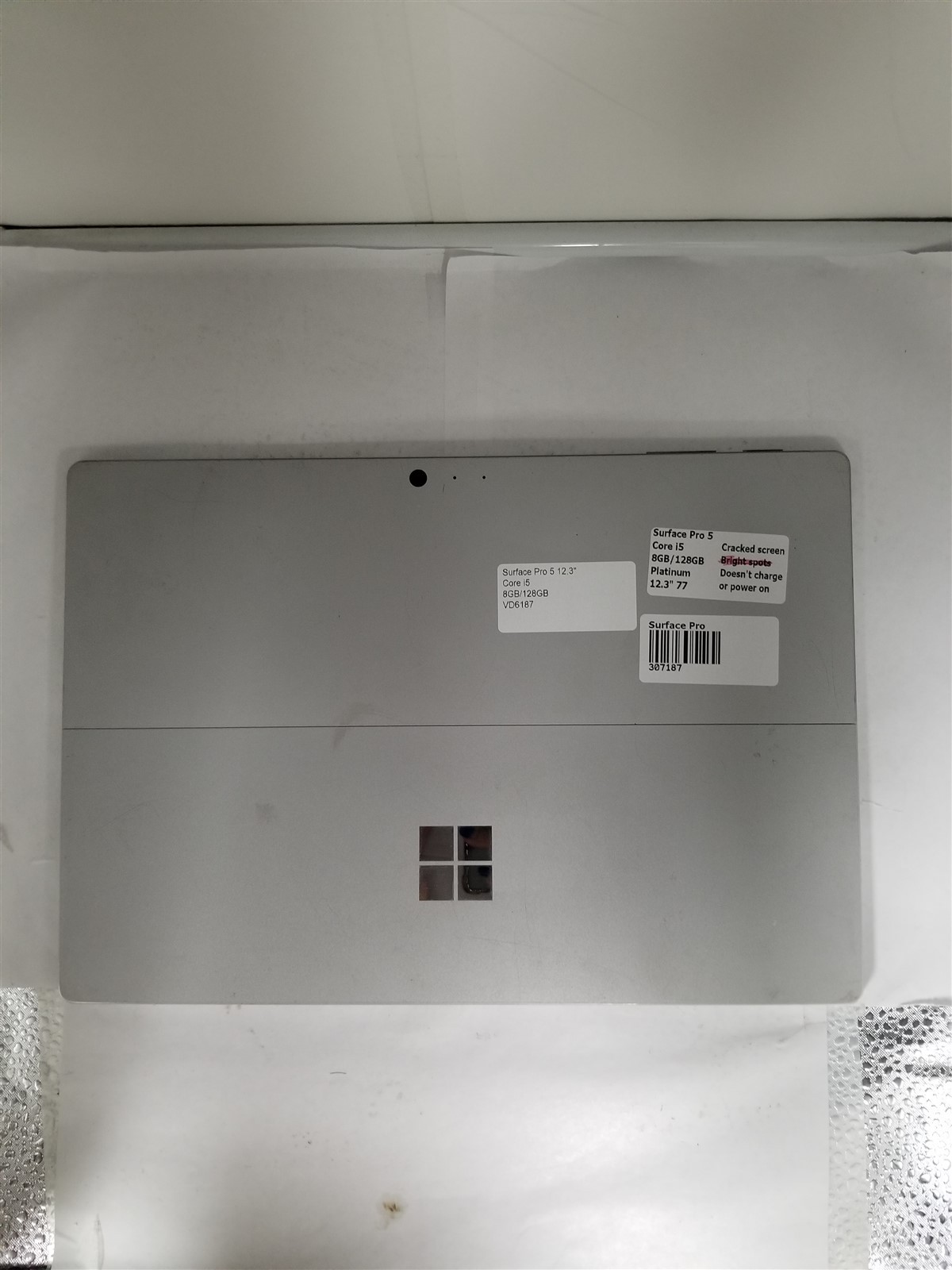Microsoft Surface Pro 5 Core i5 12.3″ 8GB/128GB Silver Details VD6187