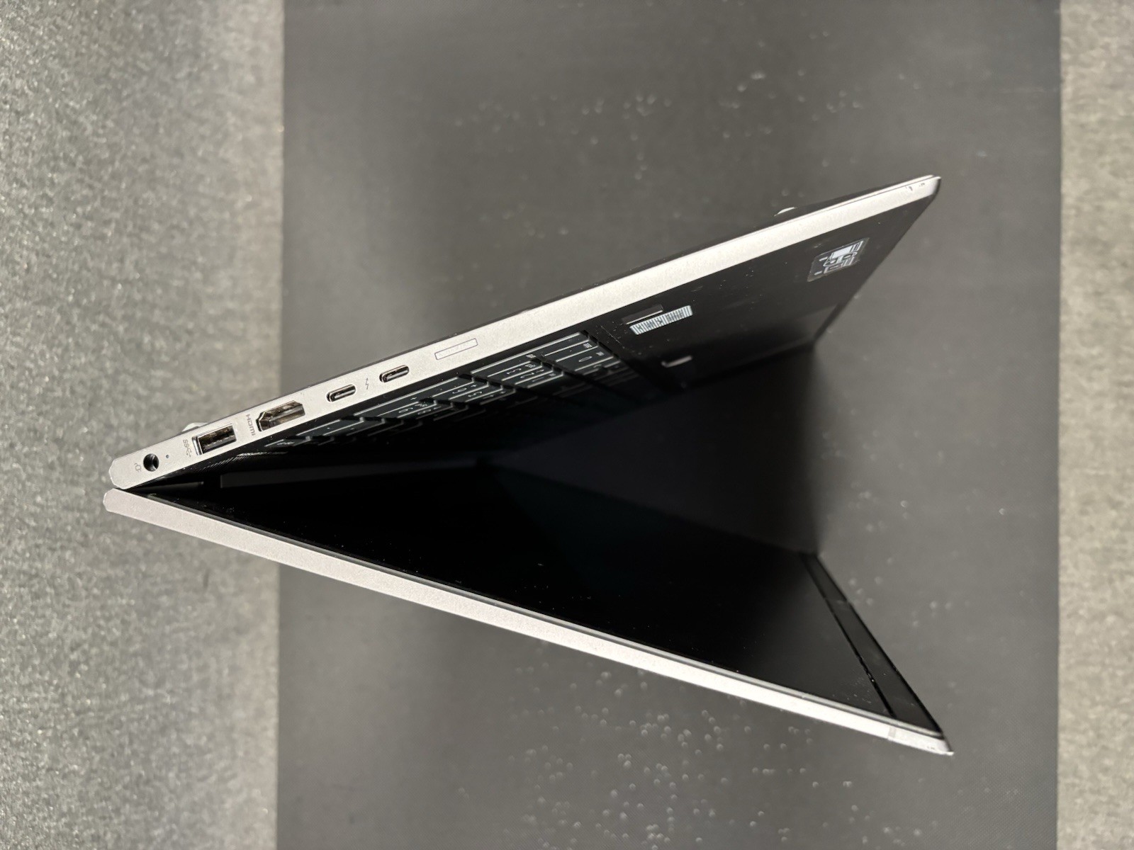 HP ZBook Firefly 15 G7 TOUCH i7-10510u 16GB 256GB NVMe Quadro P520 W11P J12207
