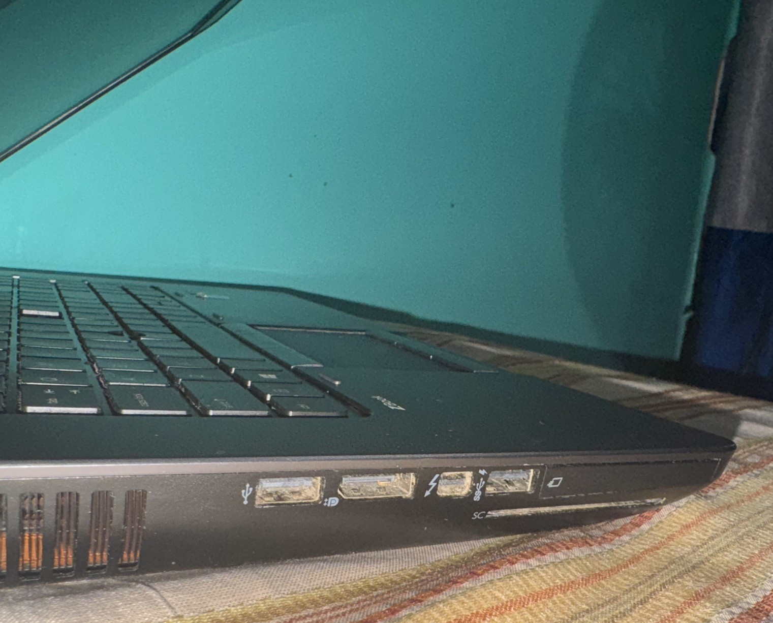 HP ZBOOK 17 G1 (i7-7820HQ 3.90GHZ, 512GB SSD, No RAM, Quadro P3000) FOR PARTS