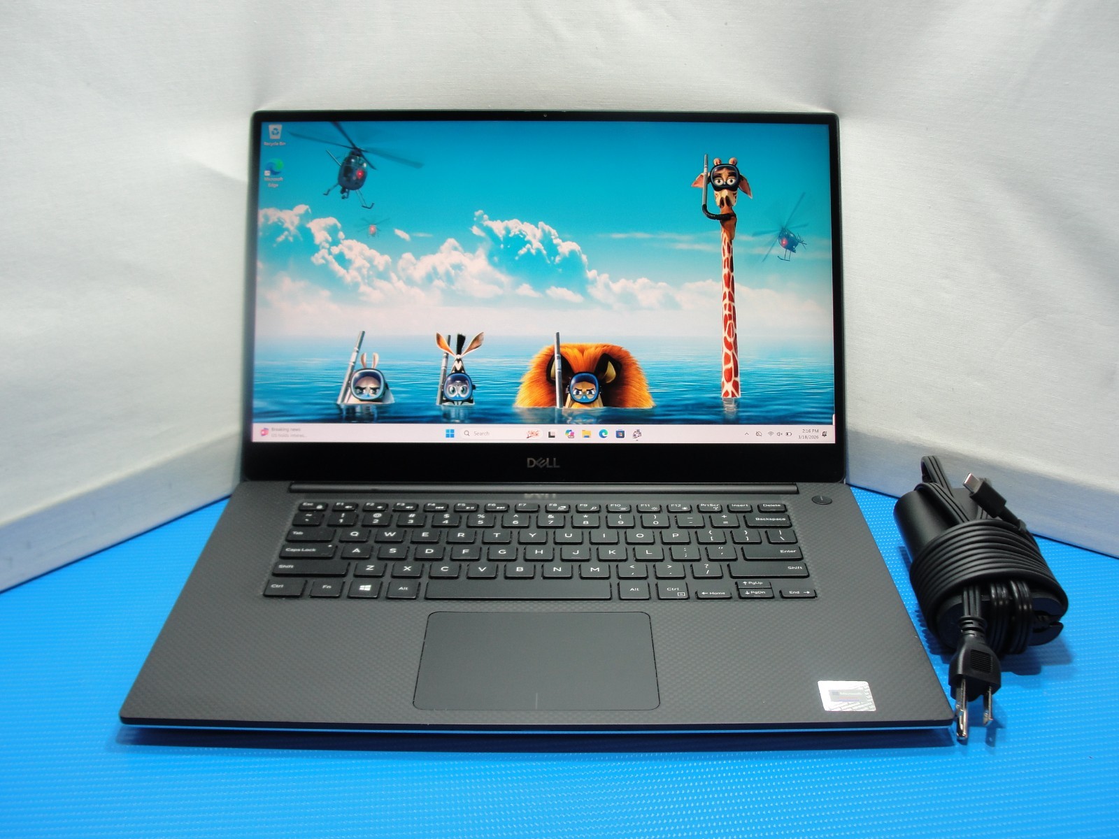 Dell Precision 5540 15.6″ FHD TOUCH i7-9850H 2.6GHz 32GB RAM 1TB SSD NV T2000