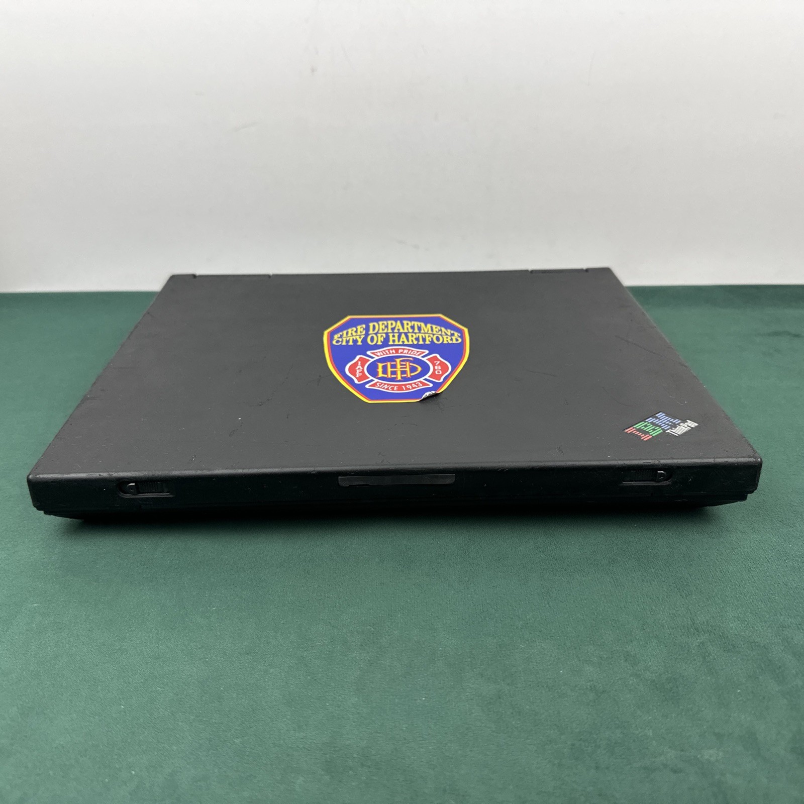 IBM ThinkPad T22 Laptop Type 2647 Vintage Windows 98/2000 Parts Repair As Is