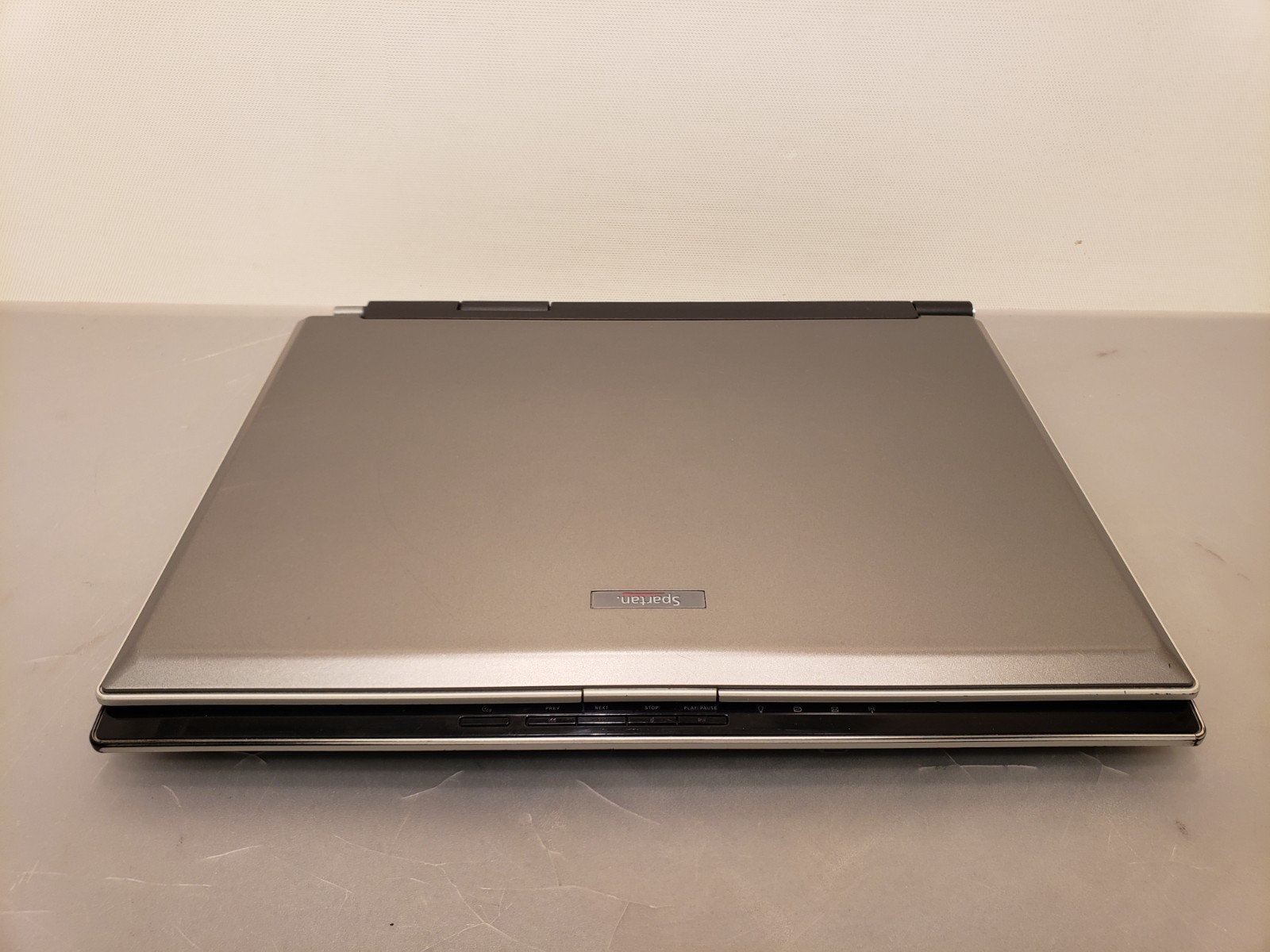 Vintage Asus Spartan Z83V Pentium M 17″ Laptop 2GB 80GB WinXP ATI Radeon