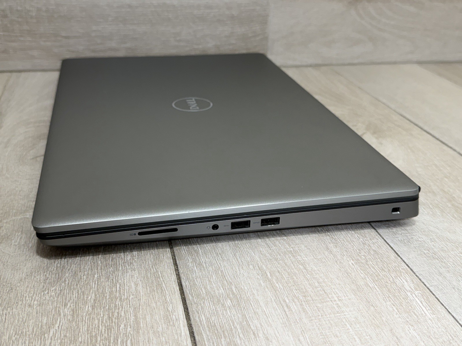 Dell Precision 7760 17.2″ Intel Xeon W-11855M 3.20GHz 16GB RAM 256GB SSD NVMe