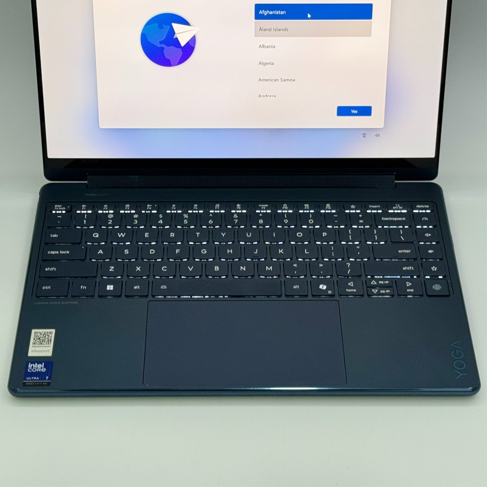 Lenovo Yoga 9i 2-in-1 Aura Edition 14″ 3K 120Hz OLED Touch Ultra 7 258V 32GB 1TB