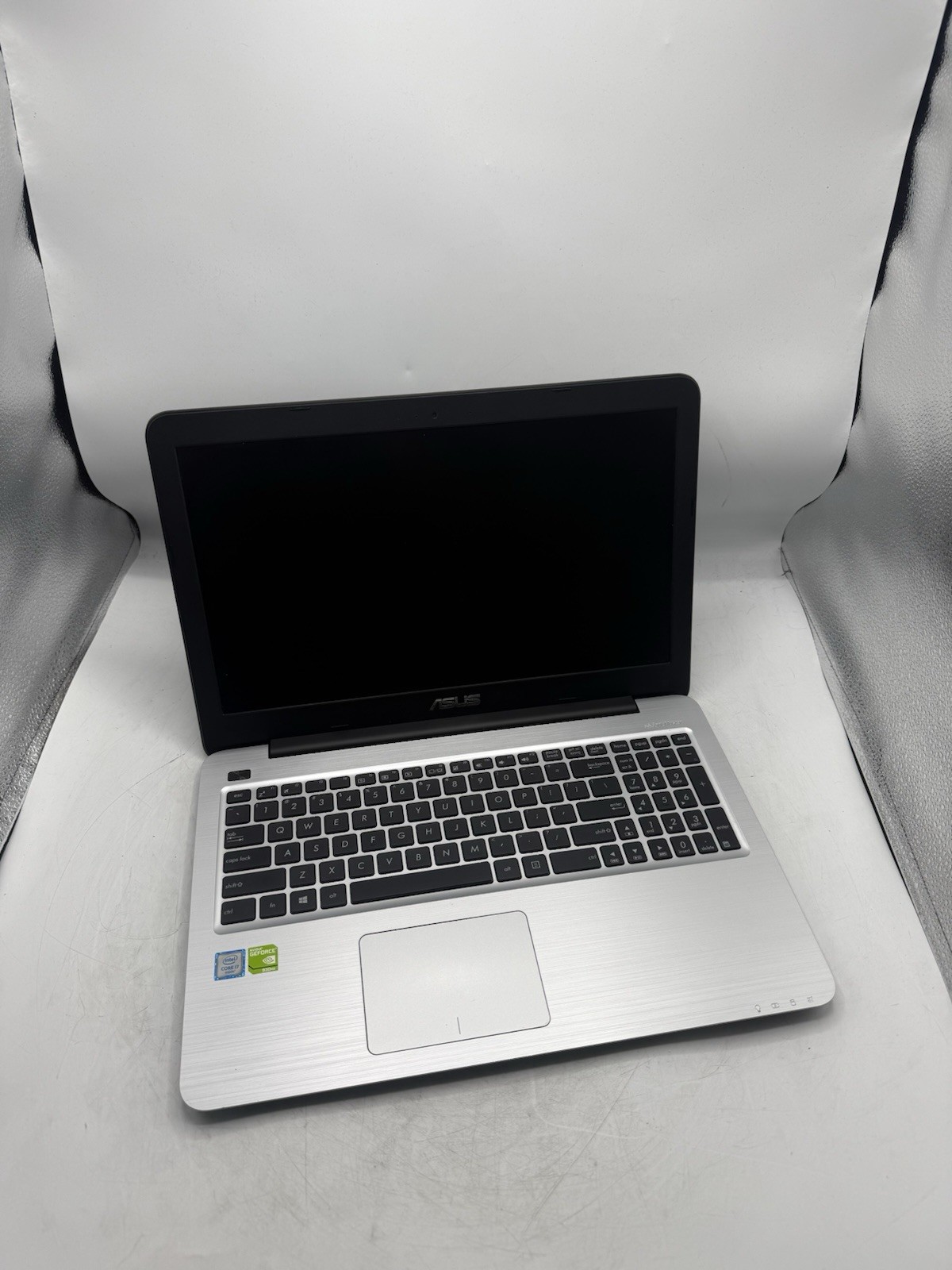 ASUS X556UR-FB72 15.6” Intel i7-6500U 2.50GHz 8GB RAM 930MX READ