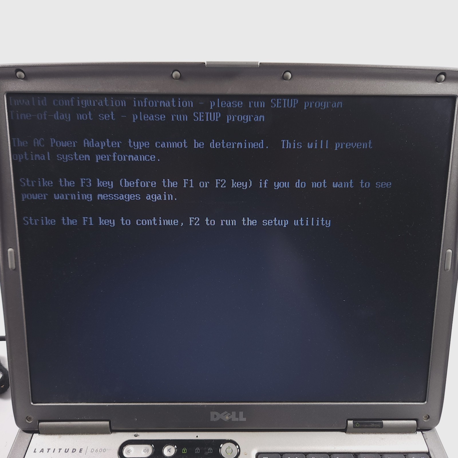 Retro Gaming Laptop Dell D600 Pentium 512mb RAM 20GB HD Windows XP Parallel Port