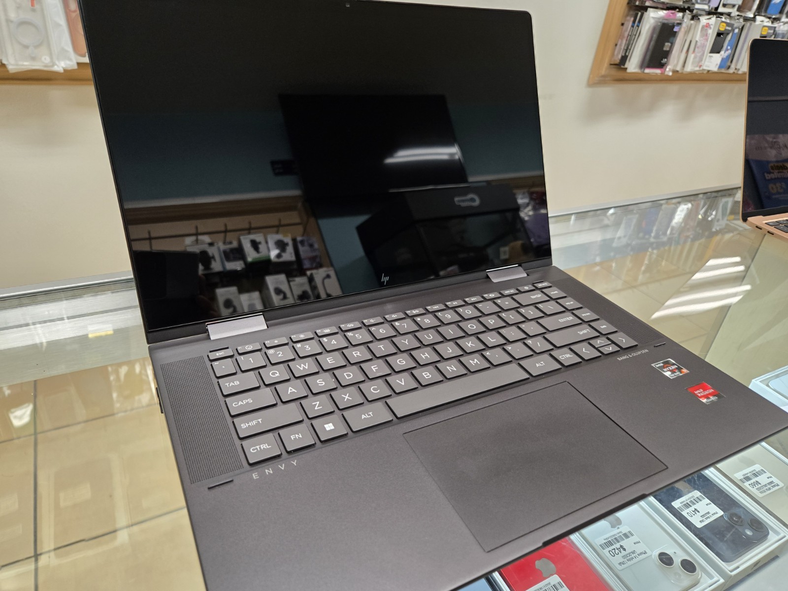 HP ENVY 15-FH0013DX 15.6” (256GB SSD AMD Ryzen 5 7530U 4.5GHz 8GB RAM) 2-In-1