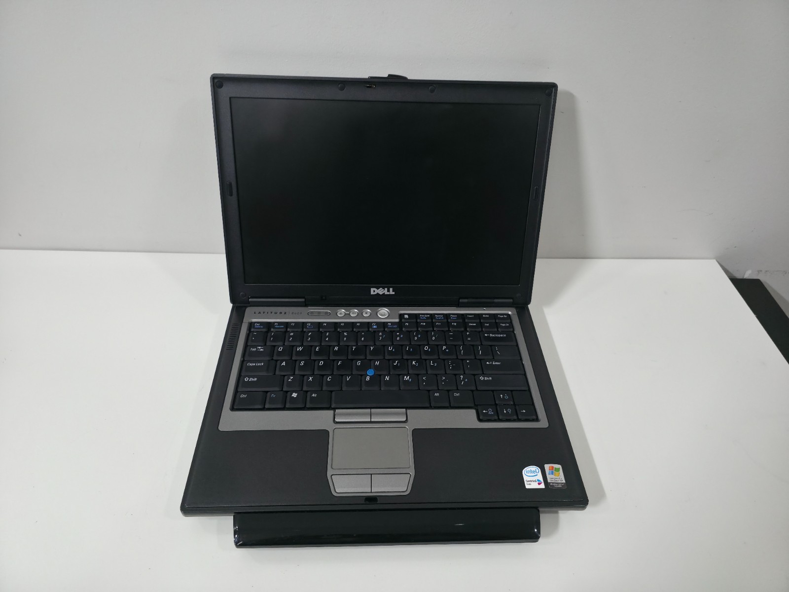 Dell D620 Laptop 2.33ghz 1gb Windows XP Pro WIFI DVD 500GB very fast! RS232 REad