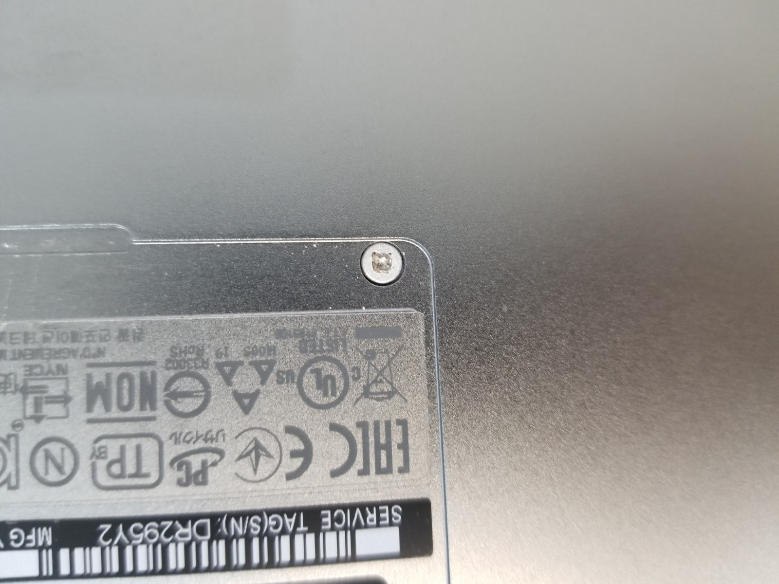 Dell Precision 5540 / Intel Core i9-9880H 2.30GHz / 16GB RAM / No SSD