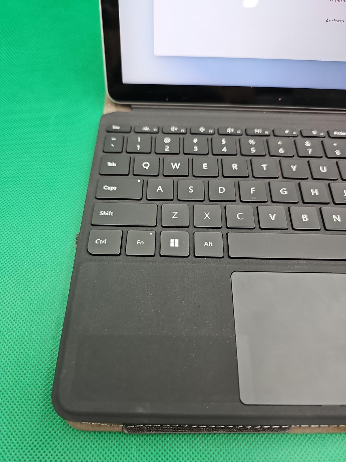 Microsoft Surface Go 3 10.5″ Intel Pentium Gold 6500 128GB SSD 8GB RAM Intel UHD