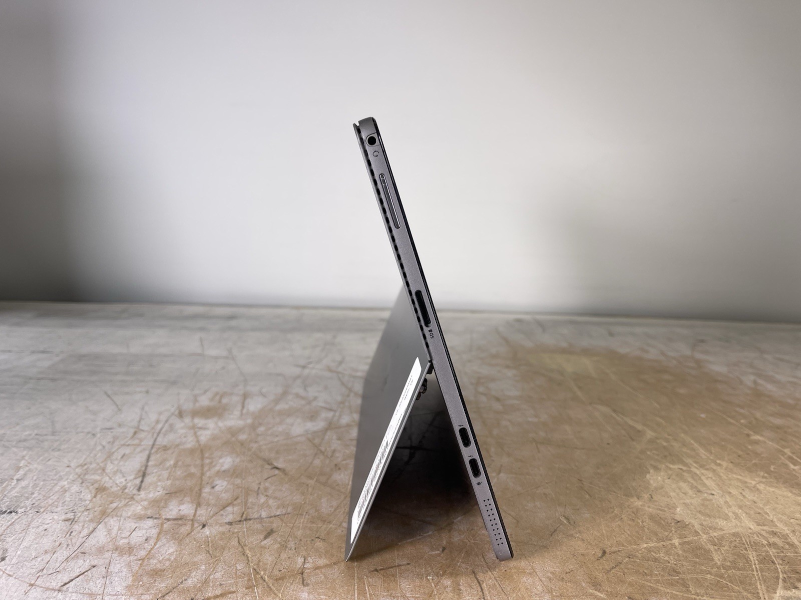 DELL LATITUDE 7210 2-IN-1 i7-10610U @ 1.8GHz, 16GB RAM, NO HDD/OS – (FOR PARTS)