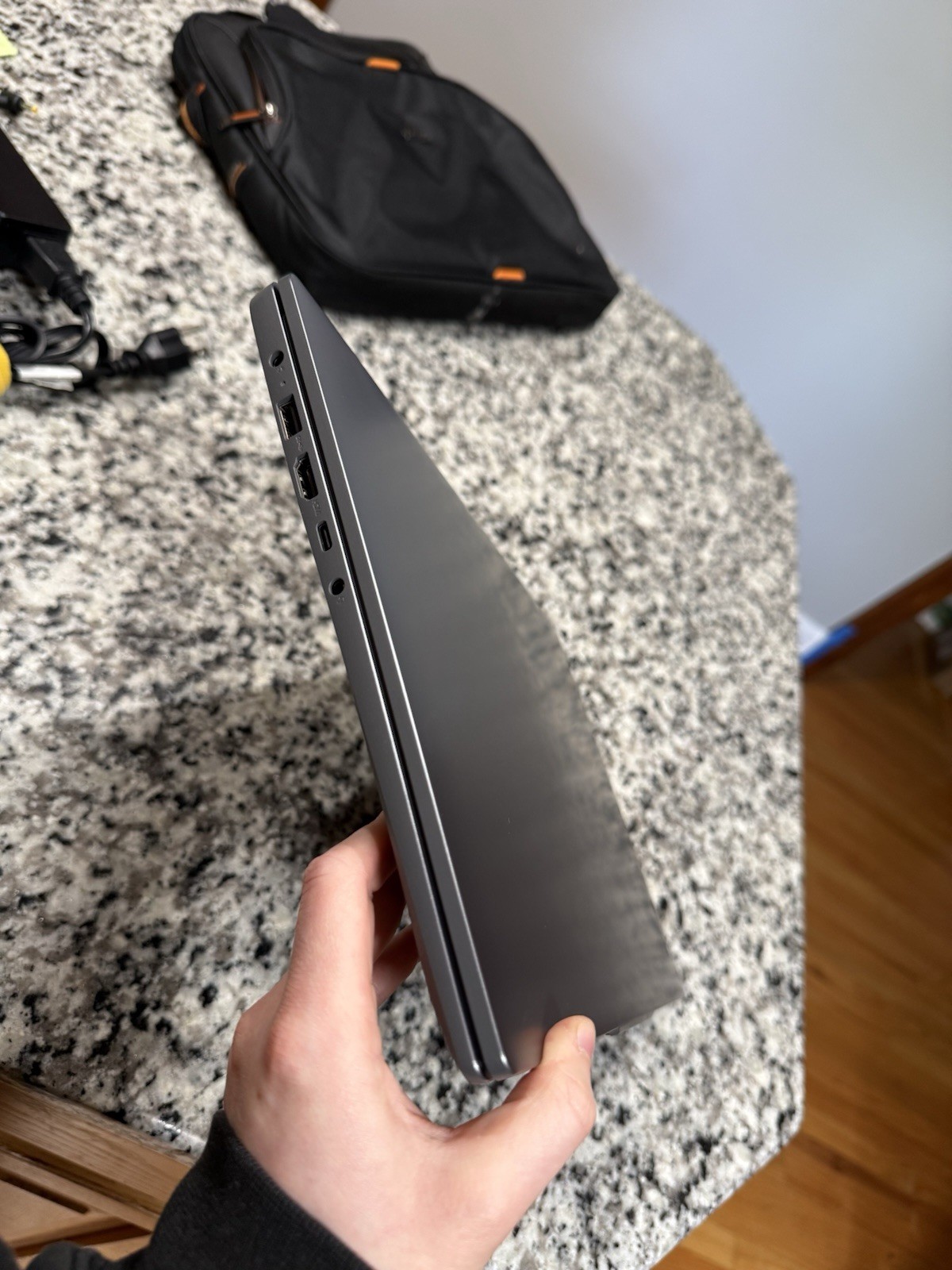 Lenovo IdeaPad Slim 3 15AMN8 15.6″ Ryzen 5 7520U 2.8GHz 8GB RAM 512GB SSD