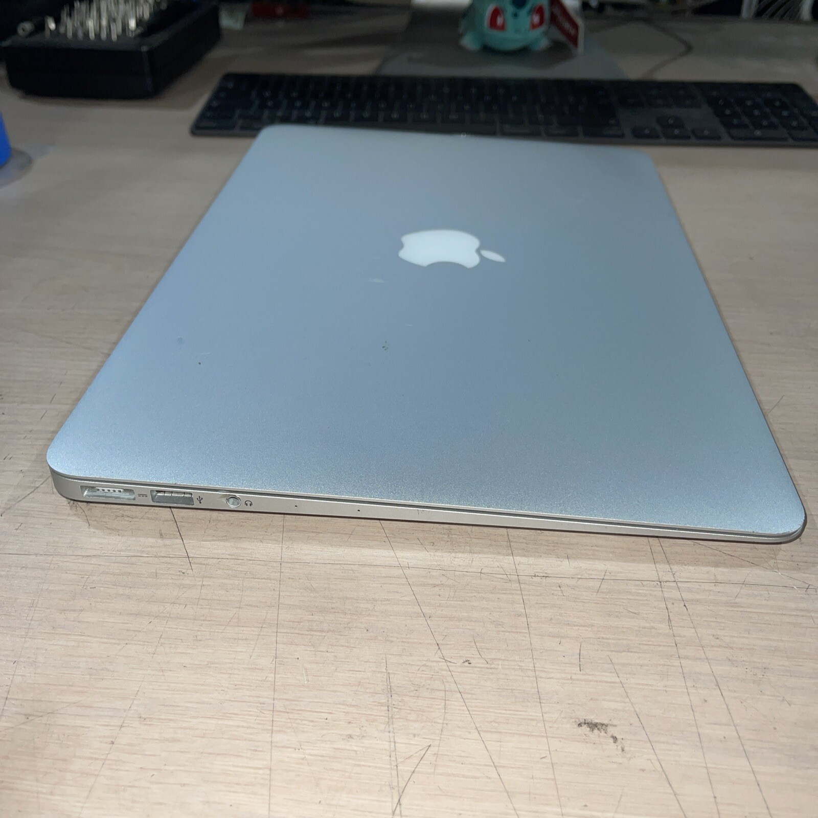 Apple Macbook Air MID 2013 13″ i5-4250U 1.3GHz 4gb RAM NO HD