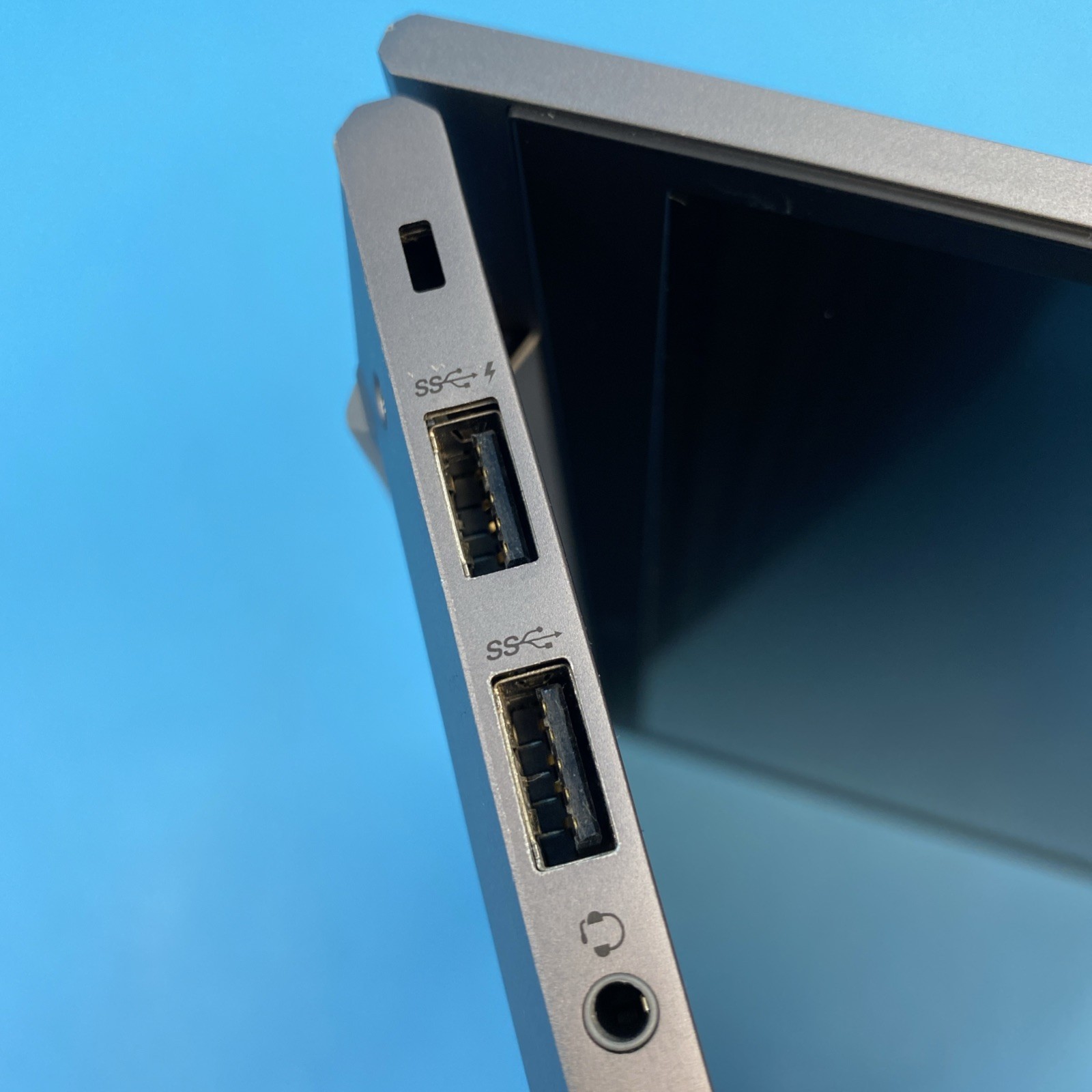 HP ZBook FireFly G7 | i7-10510U | 16GB RAM | Quadro P250 | NO SSD/OS | 77% BATT