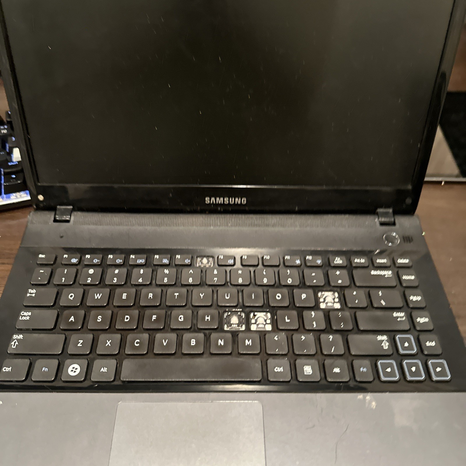 Samsung NP300e4c Laptop no HDD or RAM sticks