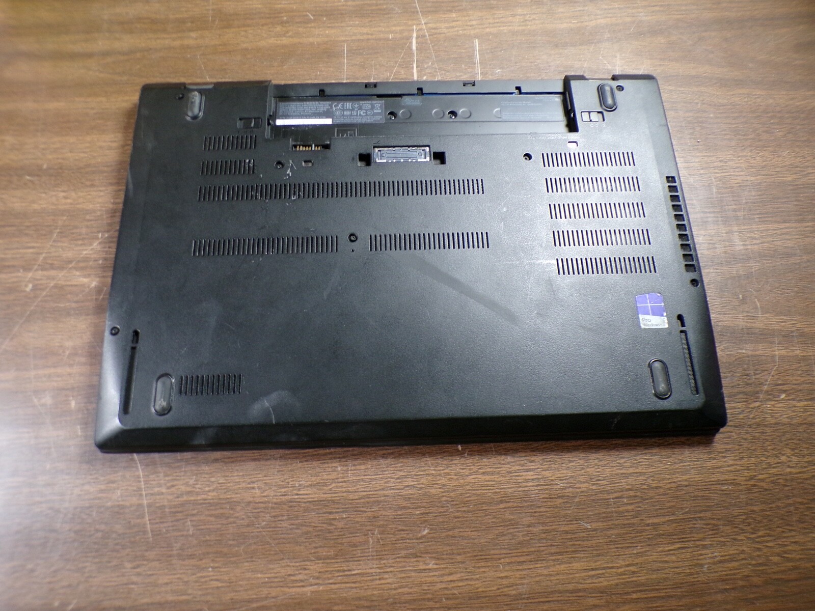 THINKPAD LENOVO T570 INTEL CORE I5-6300U 2.40GHZ 4GB RAM **NO HD/ NO CADDIE