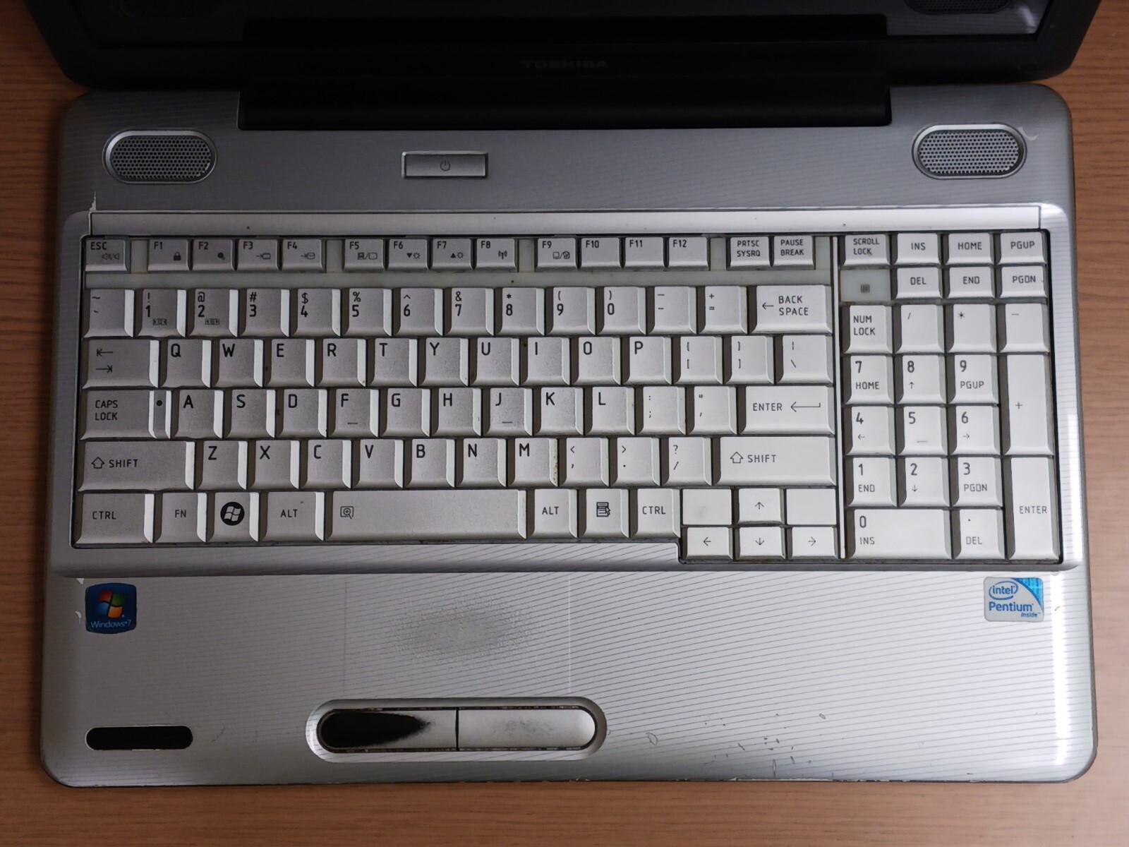 Toshiba Satellite L505-ES5018 Laptop Intel CPU 300 GB HD 8 GB RAM Win 7 FPONW
