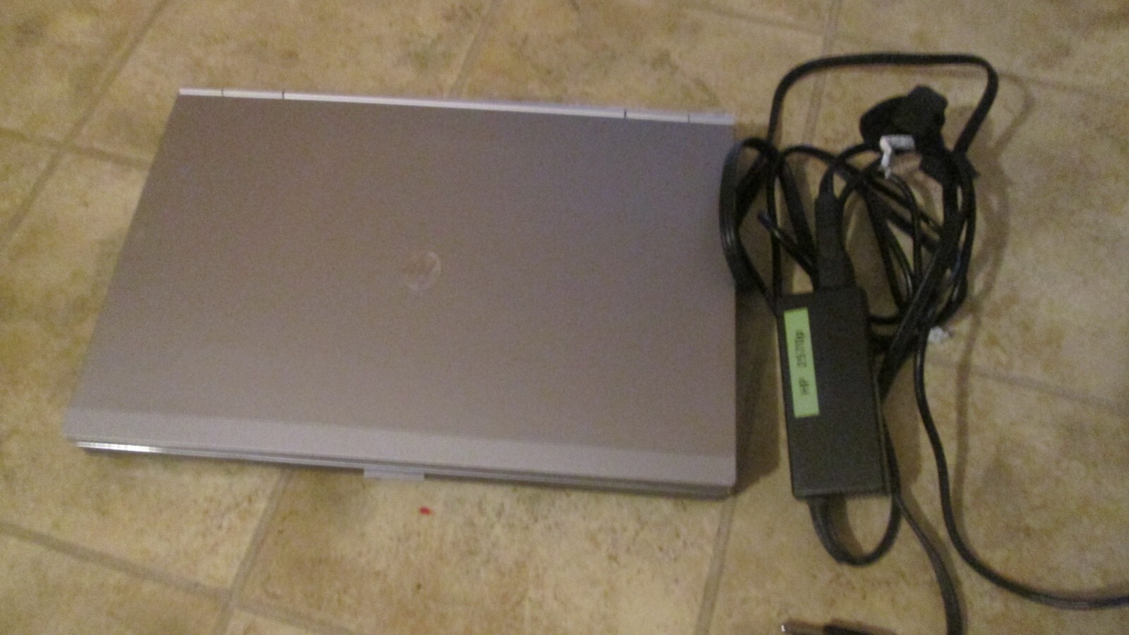 HP ELITEBOOK 8470p 14″ Core i5-3230M 2.60GHz/ 8GB /160GB SSD /OS Zorin