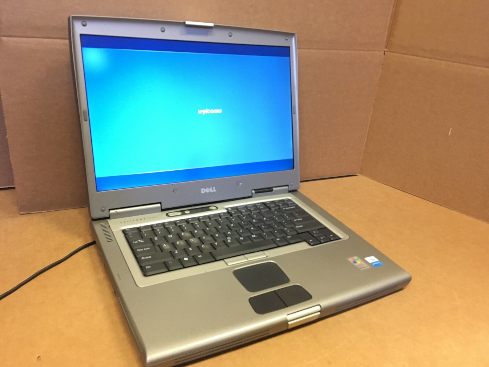 Dell Latitude D800 Laptop M 1.70GHz 512MB RAM 30GB HDD WINDOWS XP NVIDIA GEFORCE