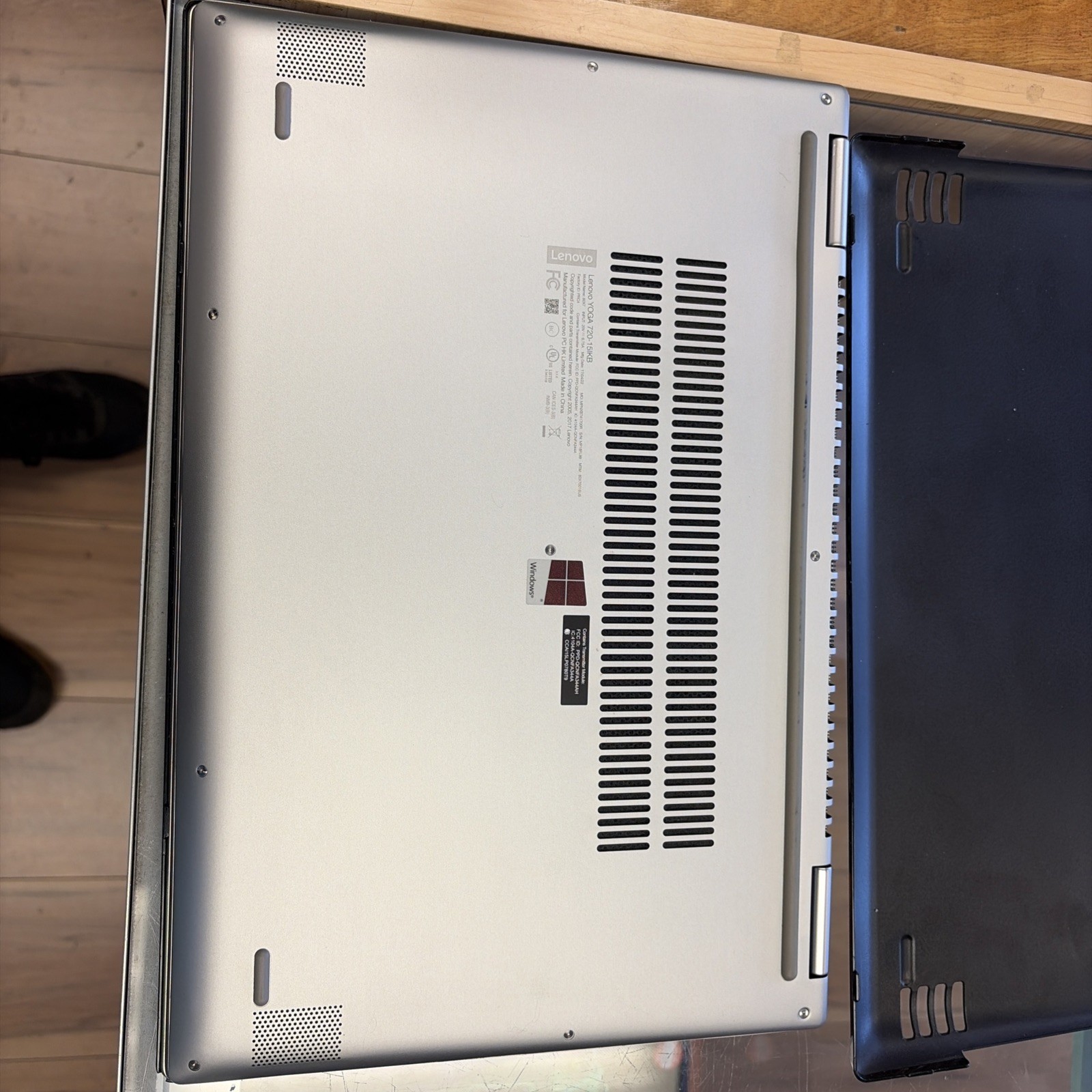 Lenovo Yoga 720-15IKB Core i7-7700HQ Nvidia GTX 1050 16GB RAM 512GB SSD Win10Pro