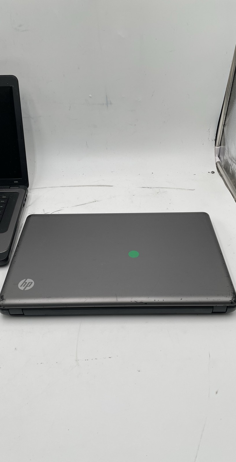 HP 2000-369WM & 2000z 15.6″ AMD Laptop Silver Lot Of 2