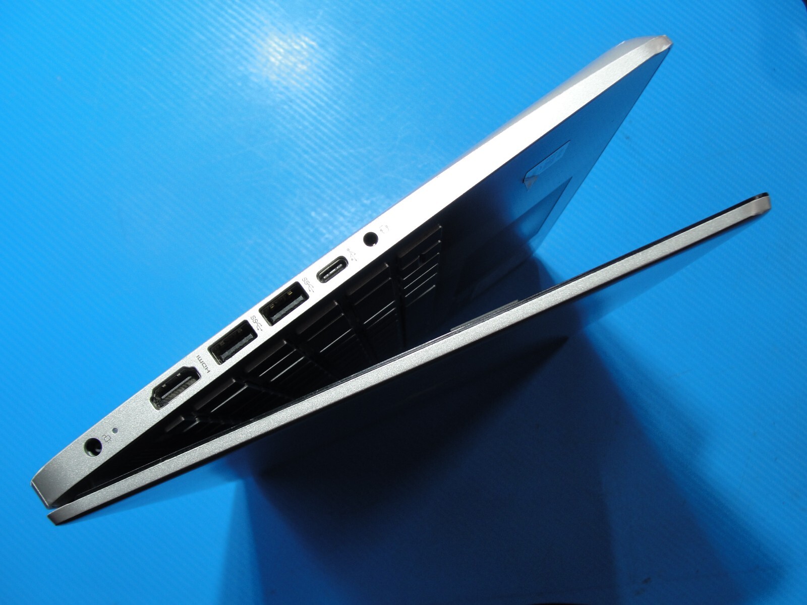 HP 14-DQ1043CL 14” FHD Intel Core i3-1005G1 1.2GHz 8GB 256GB SSD +Charger