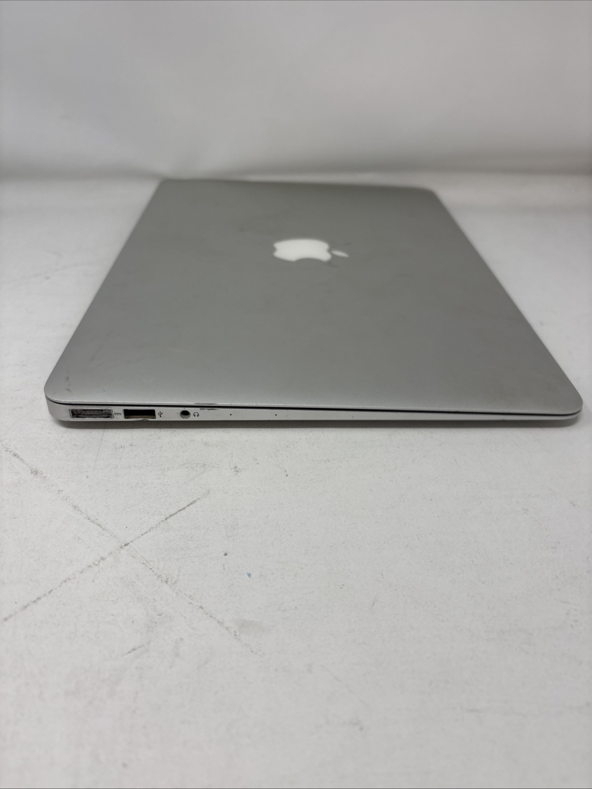 2015 Apple MacBook Air 13.3″ i5 1.6GHz 8GB RAM 128GB SSD NOCHARGER INCLUDED