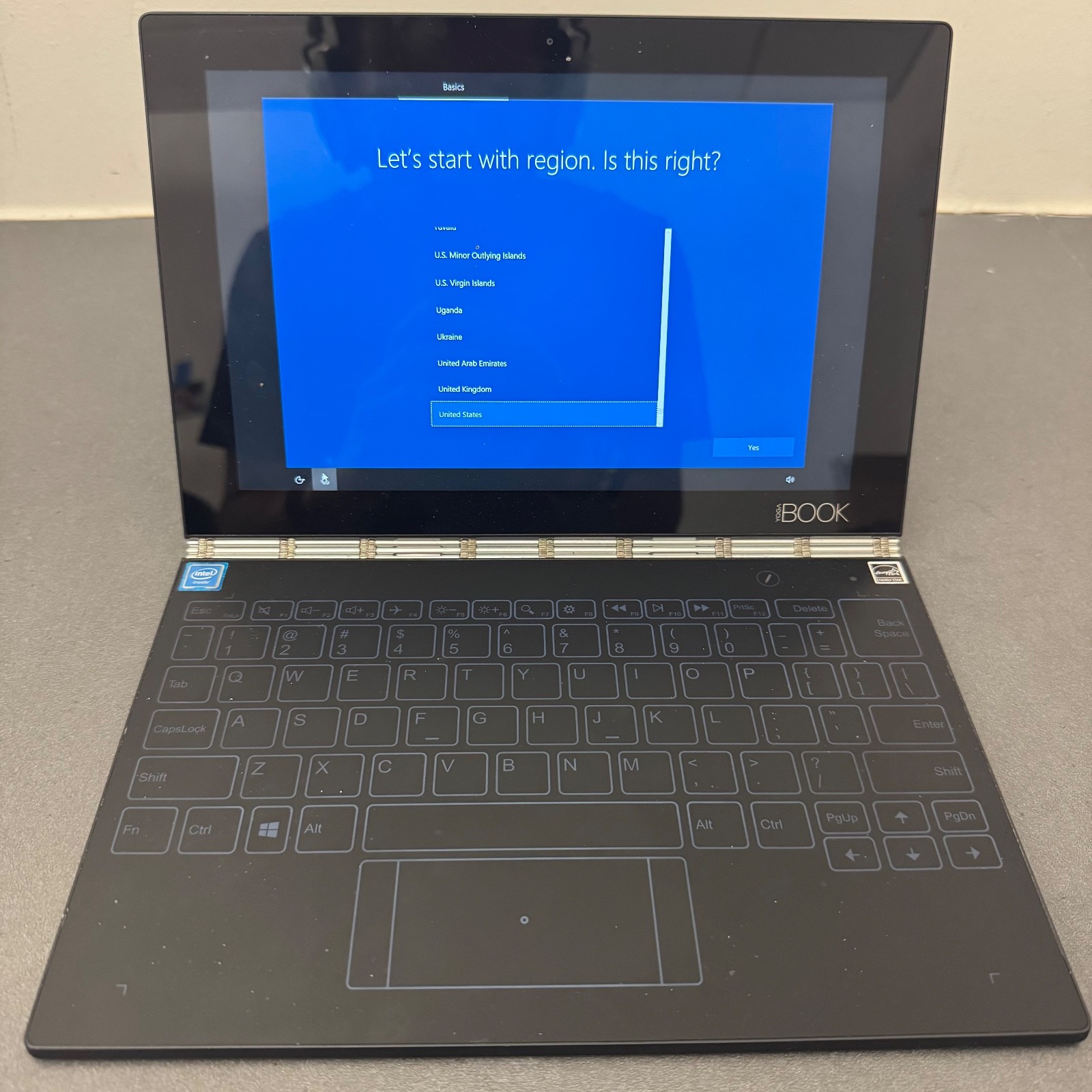 Lenovo Yoga Book YB1-X91F 10.1″ 2-in-1 Windows Tablet Laptop 4GB 64GB w/ Charger