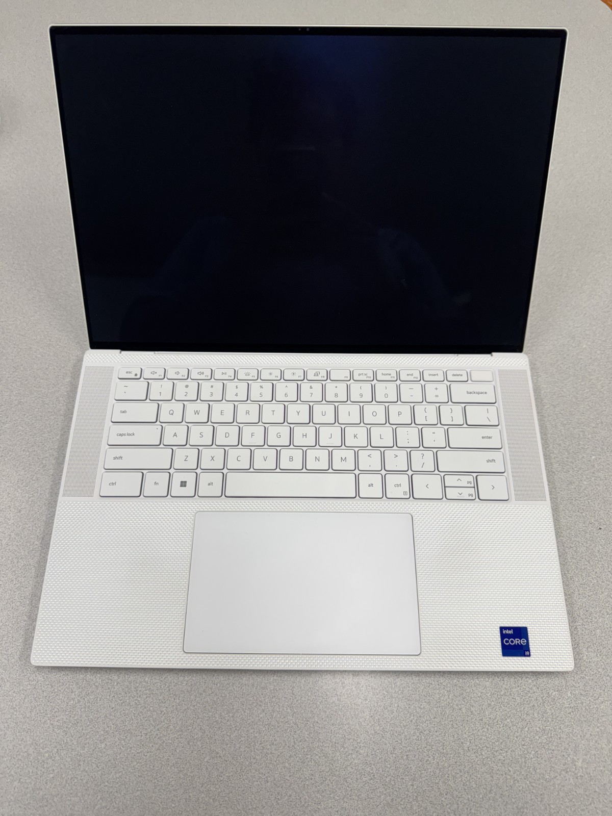 Dell XPS 15 9520 – i9-12900HK – 32GB RAM – GeForce RTX 3050 Ti – 1TB SSD Silver