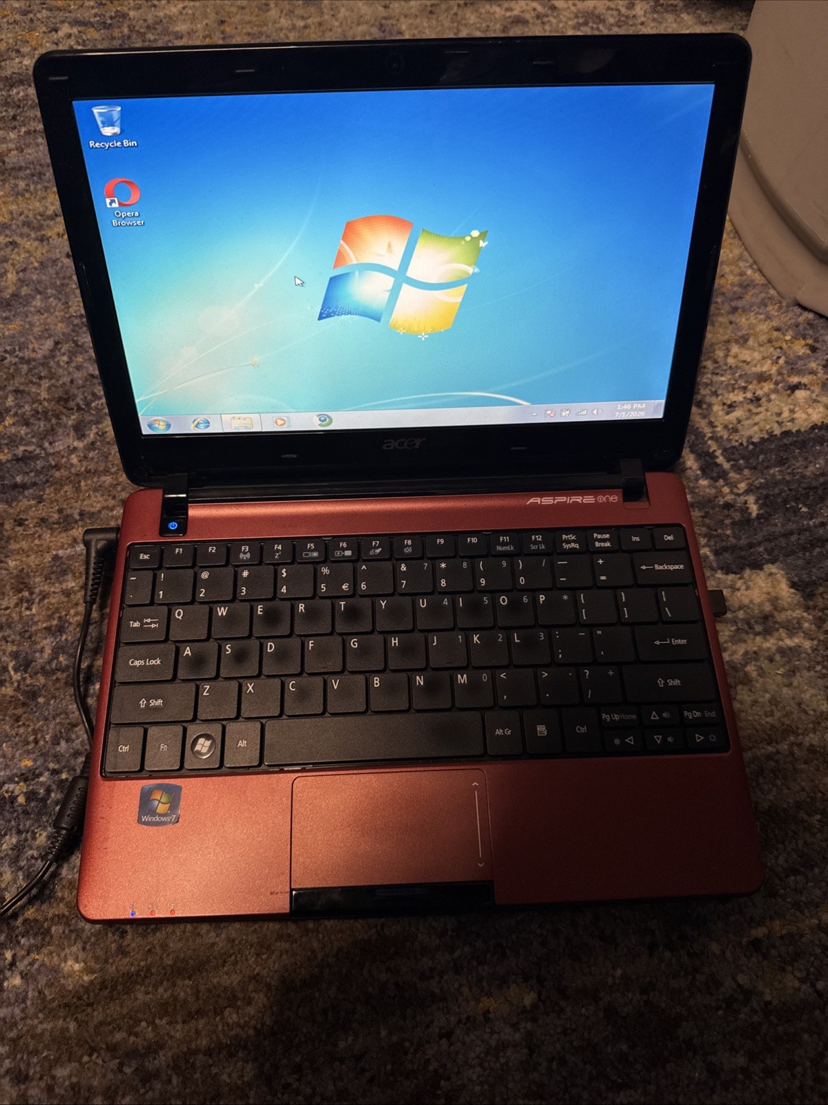 acer aspire1 windows 7 netbook, 8GB Ram 320GB HDD with charger