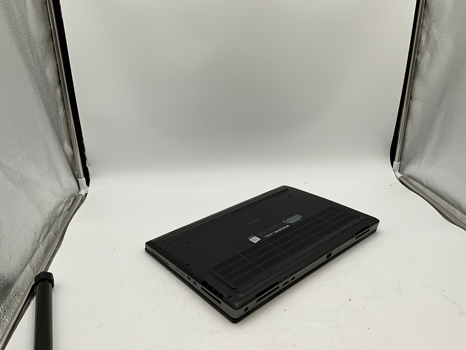 DELL Precision 7530 Laptop i7-8850H 2.6G 16GB 256GB P1000 15.6″ 7FG62Z2