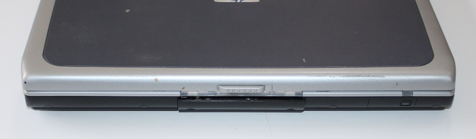 Old HP Pavilion ze4900 Laptop CELERON M for Windows XP – No HDD – As-Is