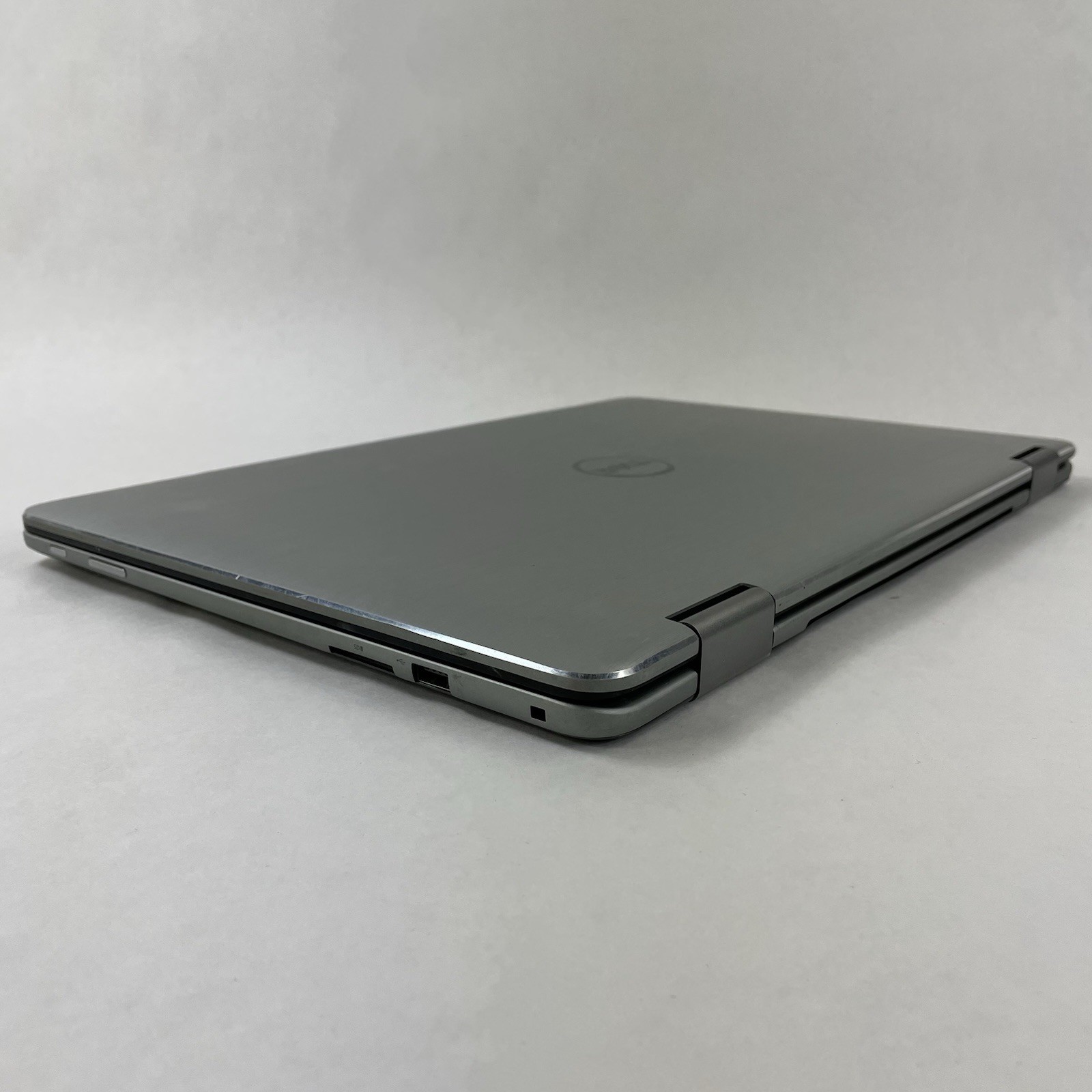 Dell Inspiron 17-7779 17.3″ i7-7500U 2.70 GHz 16GB RAM NVIDIA GF108 No SSD/OS/AC