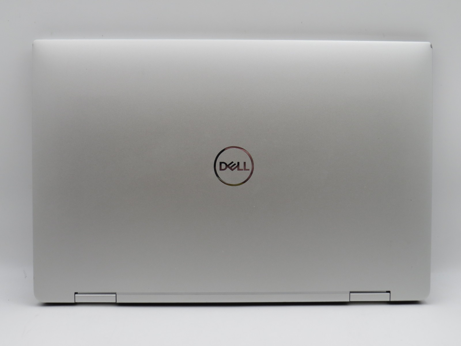 Dell XPS 15 9575 | i7-8705G @ 3.1GHz | 16GB DDR4 | 256GB m2 | 15.6″ | No OS/AC