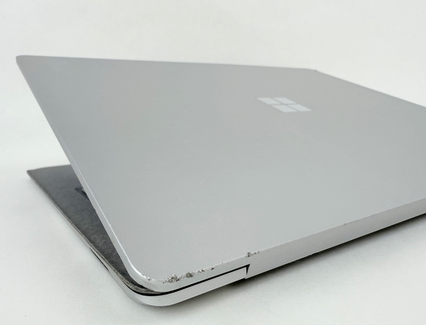 Microsoft Surface Laptop 5 1950 13.5″ 2256×1504 Touch i5-1235U 8GB 256GB W11H