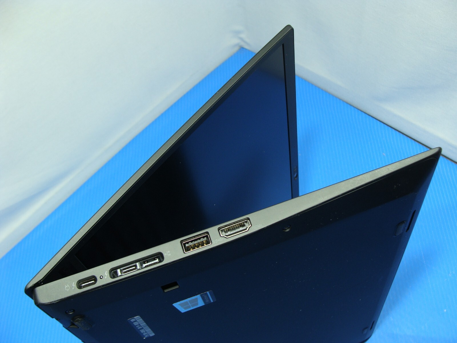 Lenovo ThinkPad X1 Carbon 6th Gen 14″FHD i5-8350U 1.7GHz 8GB 256GB SSD Win11 Pro