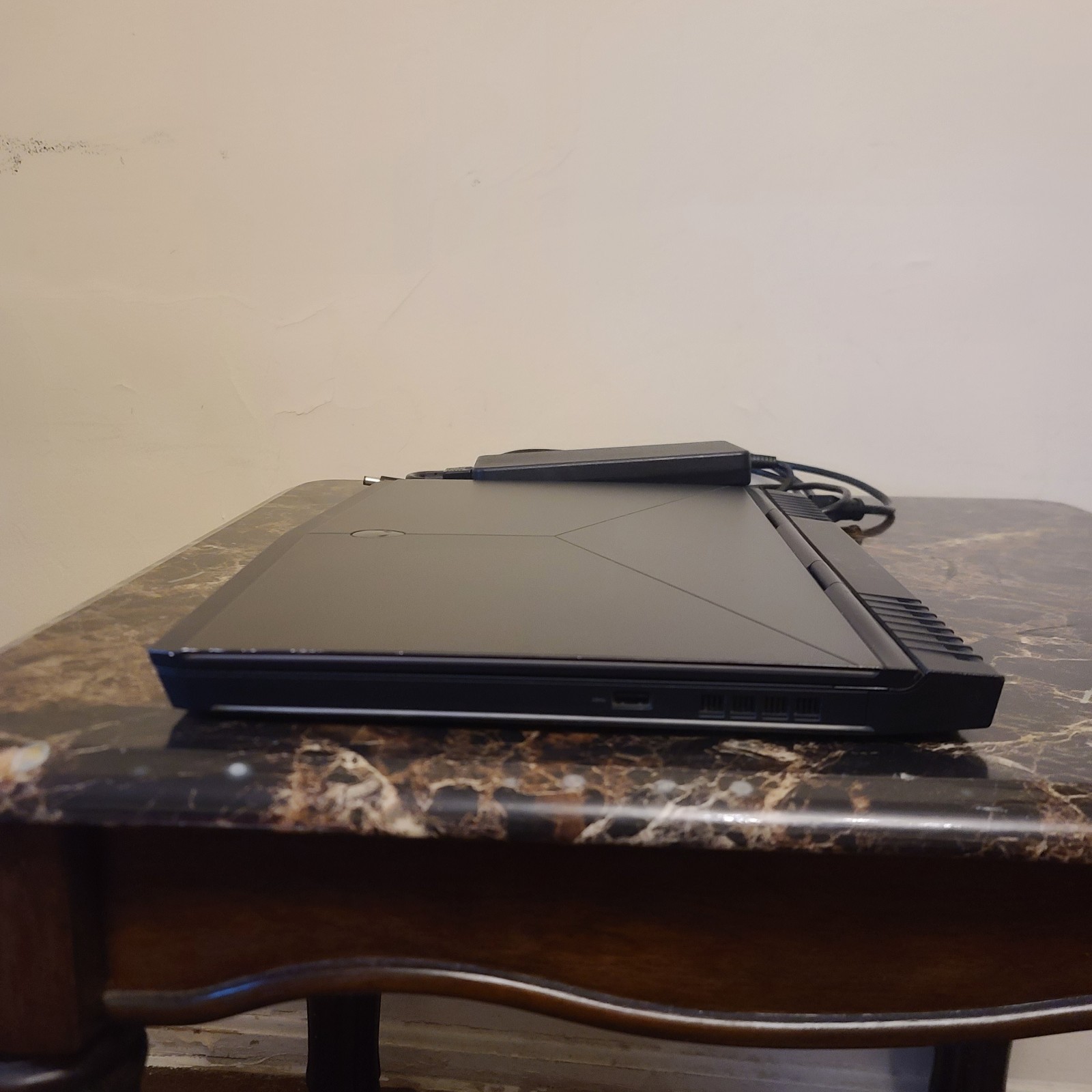 ALIENWARE 15 R4 GAMING LAPTOP CORE i5-8300H 16GB RAM GTX 1060 128GB NVMe 1TB HDD