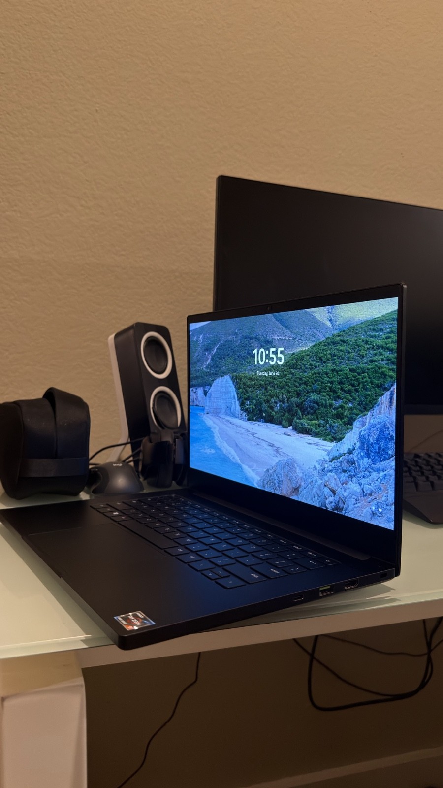 Razer Blade 14″ (2022) – AMD Ryzen 9 6900HX, RTX 3060, 16GB RAM, 1TB SSD
