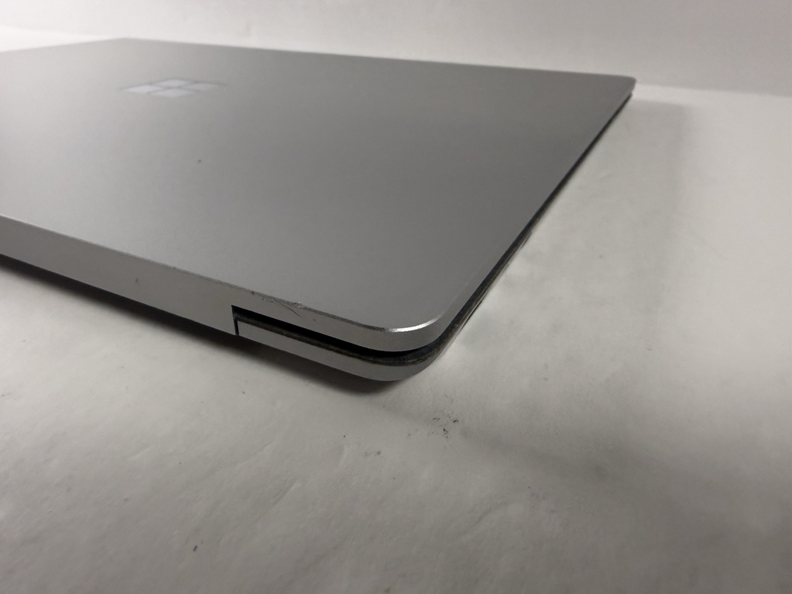 Microsoft Surface Laptop 5 13.5” 1950 Intel Core i7-1265U 16GB RAM 512GB NVME