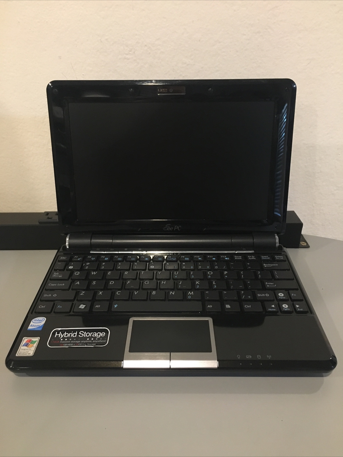Asus Eee PC 1000HE Mini Laptop. 160GB HDD AND 1GB RAM. For parts or repair