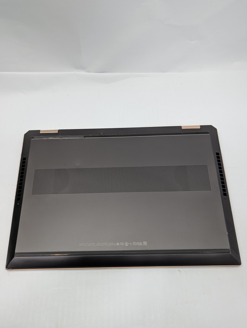 HP Spectre x360 2-in-1 15.6″ 4K UHD Touch i7-10510U 16GB 512GB SSD NVIDIA MX250