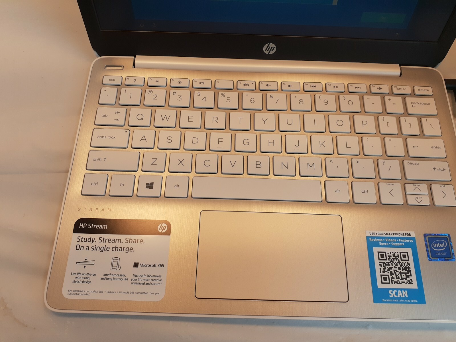HP Stream 11.6 inch (32GB, Intel Celeron N, 1.10GHz, 4GB) Notebook/Laptop – Whi…