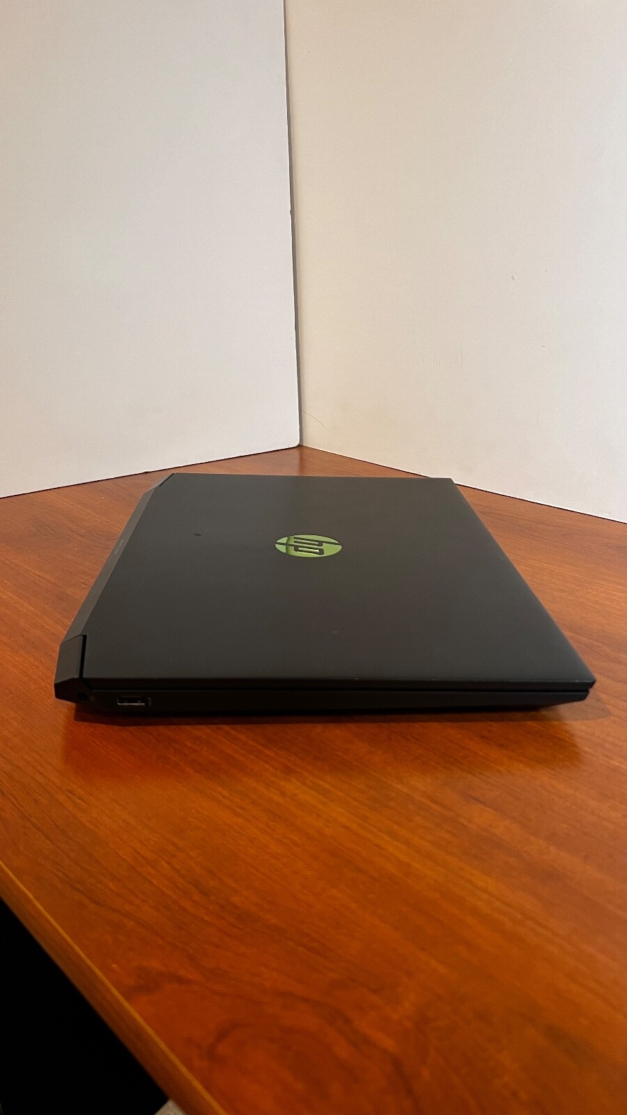 HP Pavilion 15-EC0013DX 15.6in (256GB SSD, AMD Ryzen 5, 2.1GHz, 8GB RAM) Gaming