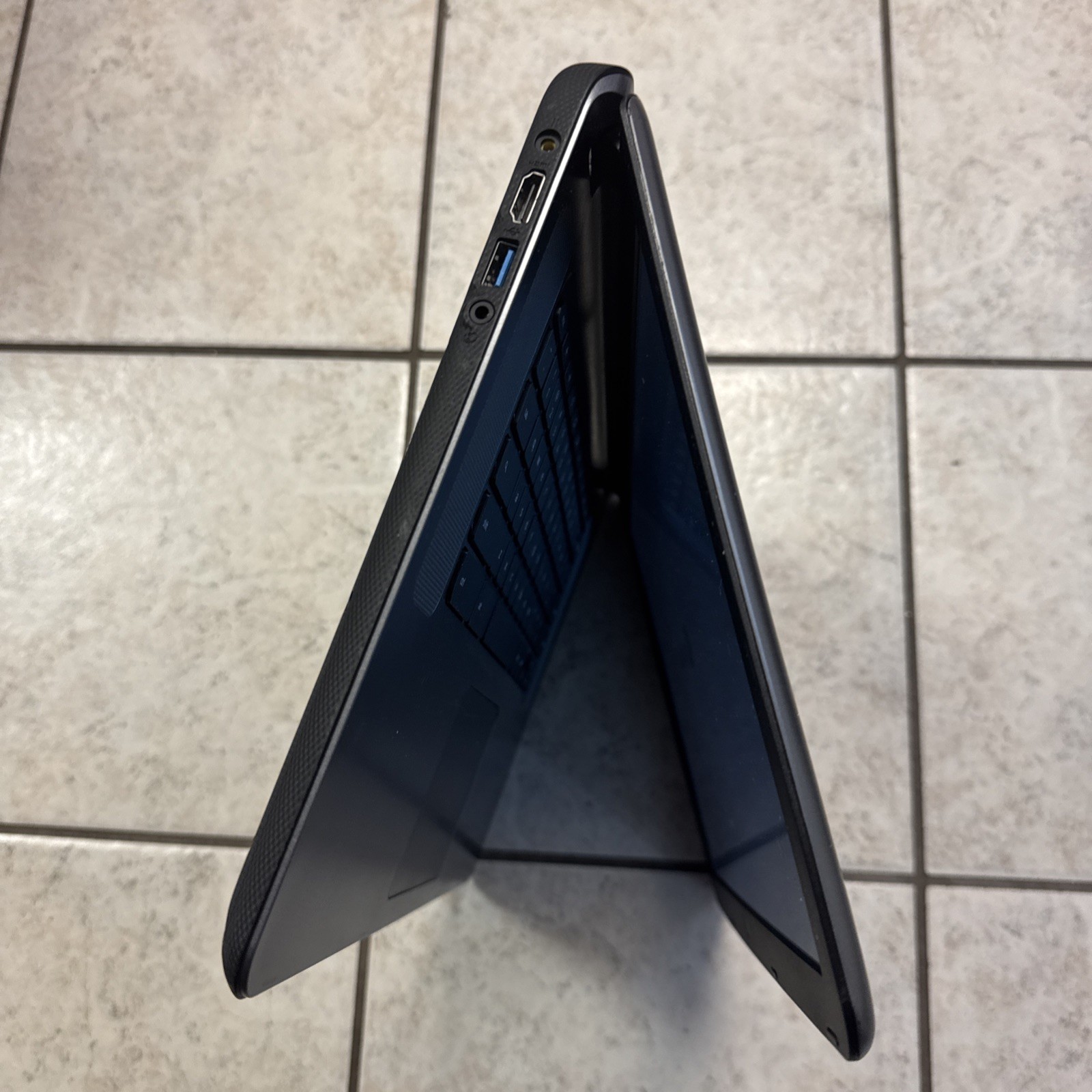 Acer CB3-532 N15Q9 Chromebook 15-inch Intel Celeron 16GB SSD 2GB RAM No Charger